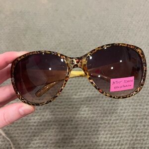 Betsey Johnson leopard sunglasses